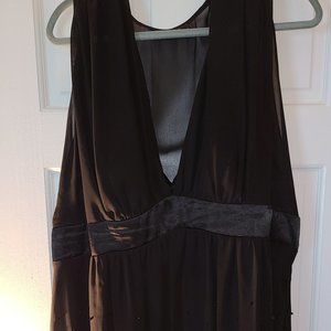 Elegant black sleevless blouse